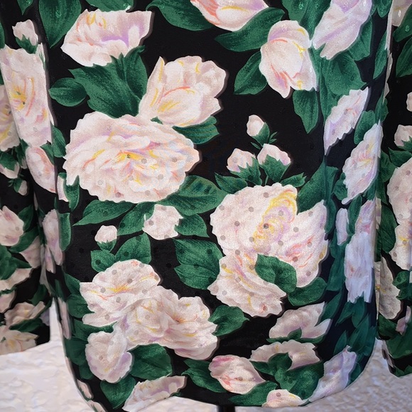 🌹Vintage White Gardenia Dot Jacquard Tie Neck Blouse - Picture 2 of 11